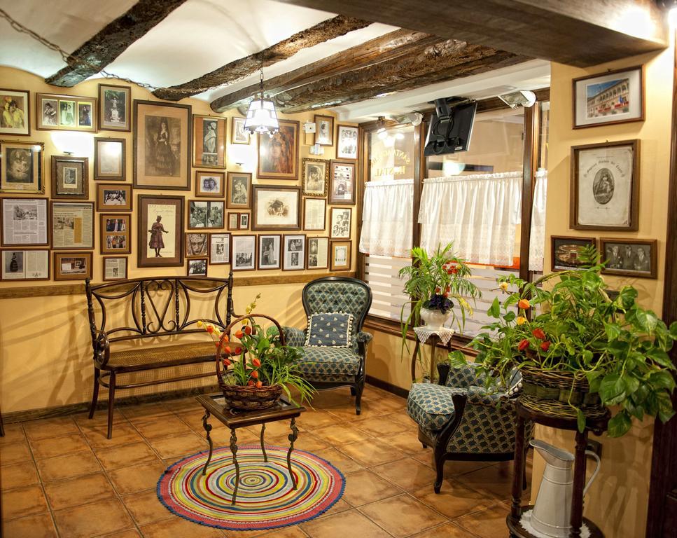 Hostal Santa Agueda Tarazona Eksteriør billede